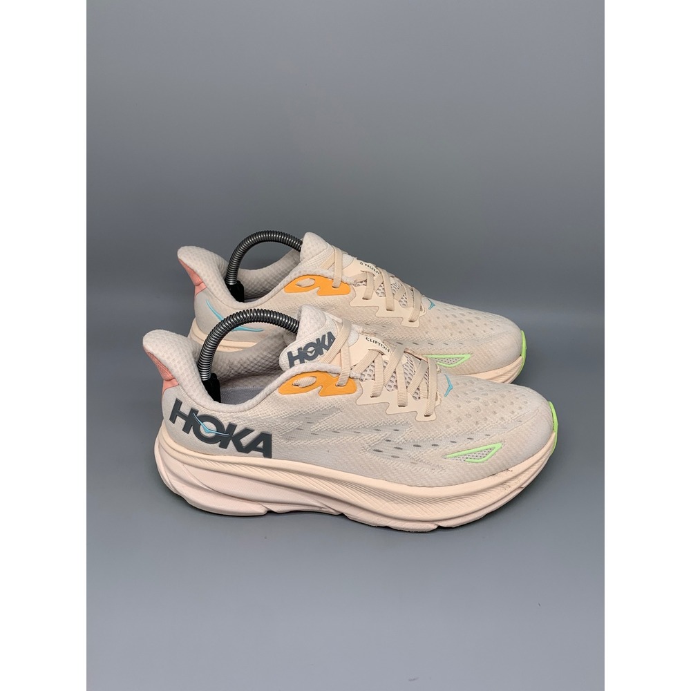 Hoka One Clifton 9 Wide Vanilla Pink Running Shoes 1132211 VLS Women's Sz 9D